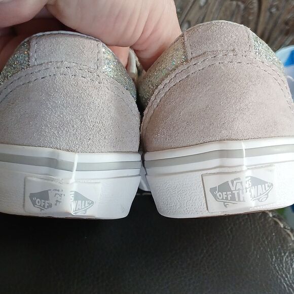 Vans - Picture 2 of 5